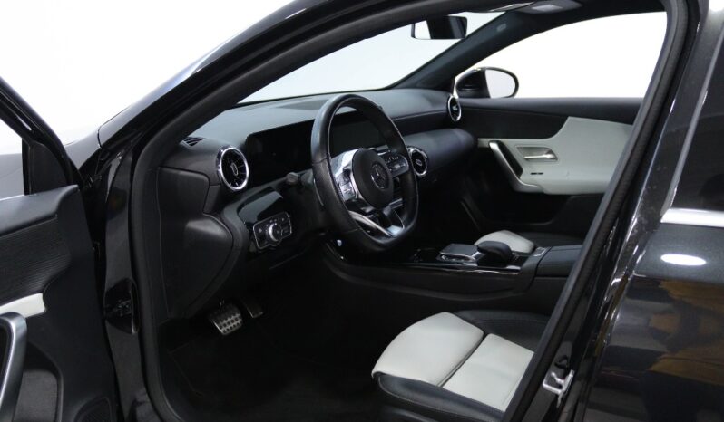 MERCEDES-BENZ Classe A 180 D AMG LINE AUT. completo