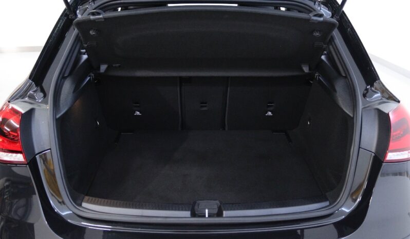 MERCEDES-BENZ Classe A 180 D AMG LINE AUT. completo