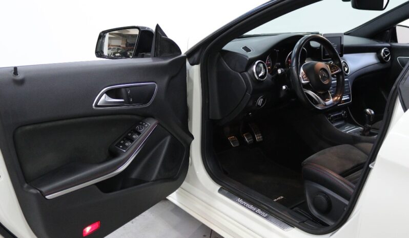 MERCEDES-BENZ Classe CLA Sho.Brake 180 D AMG LINE completo