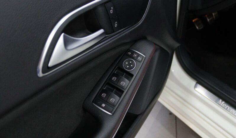 MERCEDES-BENZ Classe CLA Sho.Brake 180 D AMG LINE completo