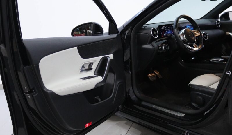 MERCEDES-BENZ Classe A 180 D AMG LINE AUT. completo