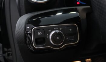 MERCEDES-BENZ Classe A 180 D AMG LINE AUT. completo