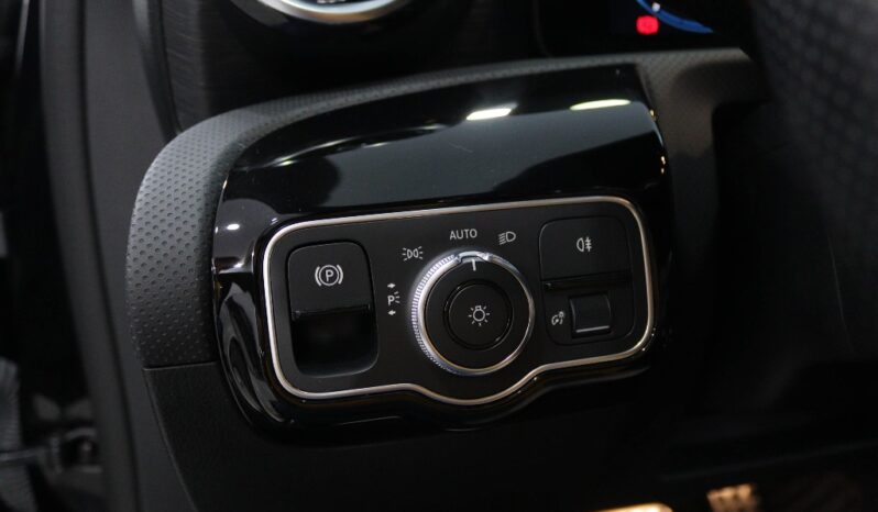 MERCEDES-BENZ Classe A 180 D AMG LINE AUT. completo