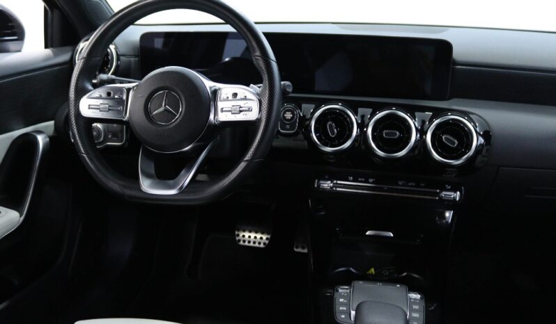 MERCEDES-BENZ Classe A 180 D AMG LINE AUT. completo